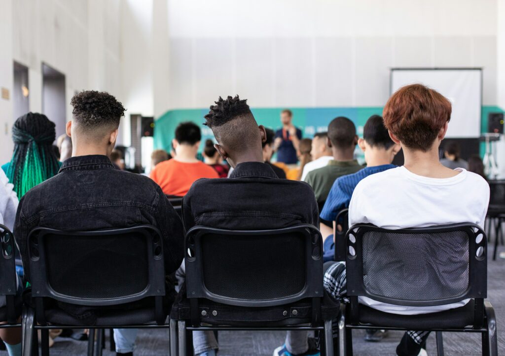 Studenti in un corso di formazione sul lavoro